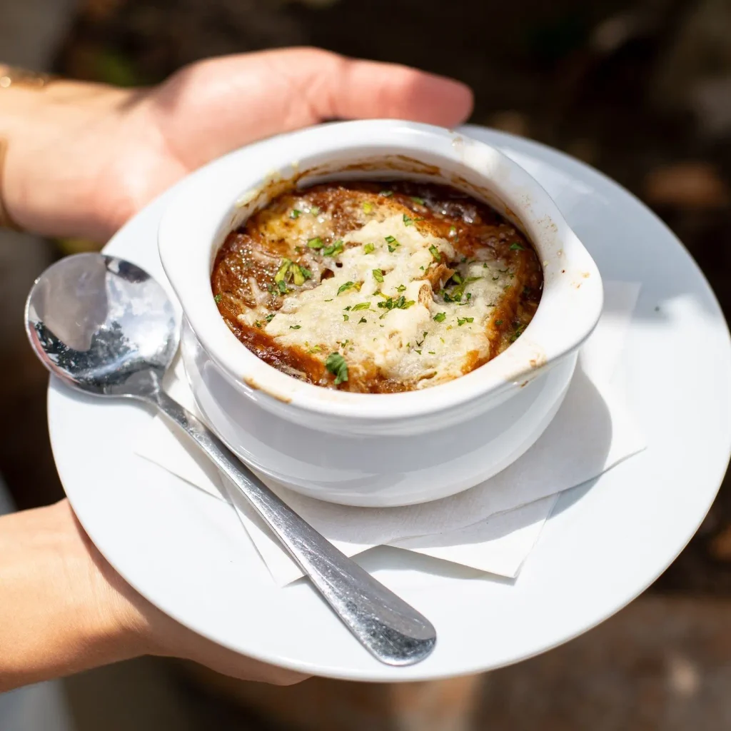 French Onion Soup Recipe: A Golden, Deeply Caramelized French Classic in 6 Steps 2 french onion soup with melted cheese
